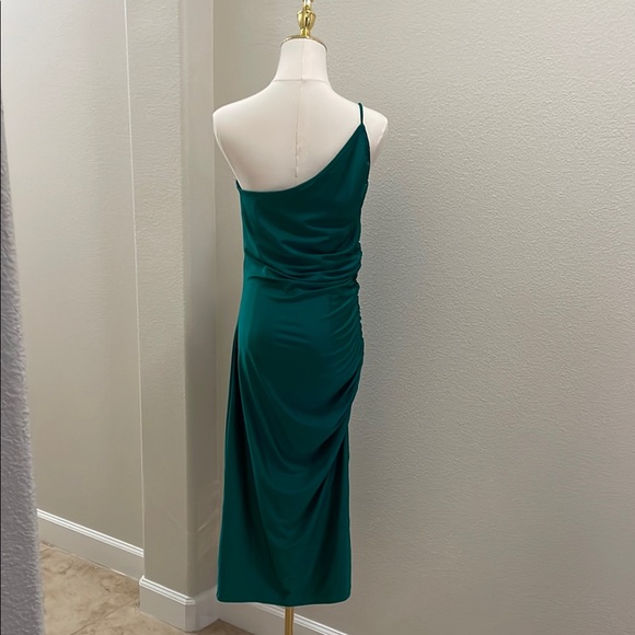 Elegant Green One-Shoulder Dress - Picture 2 of 6